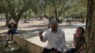 אהבת ישראל ואחדותם נובעת מהר-הבית | ר׳ צורי פרחאן (ישיבת הר הבית) - התמונה מוצגת ישירות מתוך אתר האינטרנט יוטיוב. זכויות היוצרים בתמונה שייכות ליוצרה. קישור קרדיט למקור התוכן נמצא בתוך דף הסרטון