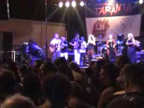 CARDISANTI - l'acqua te la funtana- notte della taranta 2012.flv