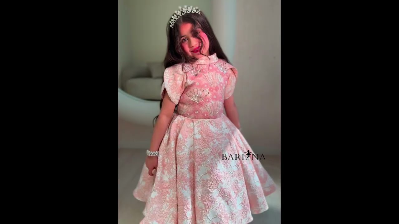 فستان بناتي وردي مزخرف مع ورود - سنة