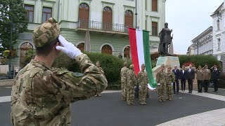 Levonták a nemzeti lobogót a Kossuth téren