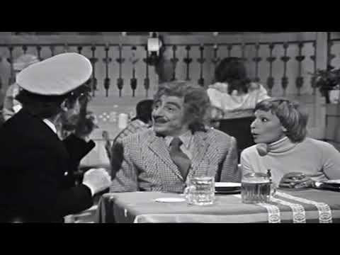 Gino Bramieri nella scenetta di 2 Italiani nel ristorante Tedesco