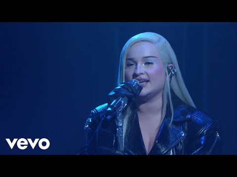 Kim Petras - brrr (Live On Late Night With Seth Meyers / 2023)