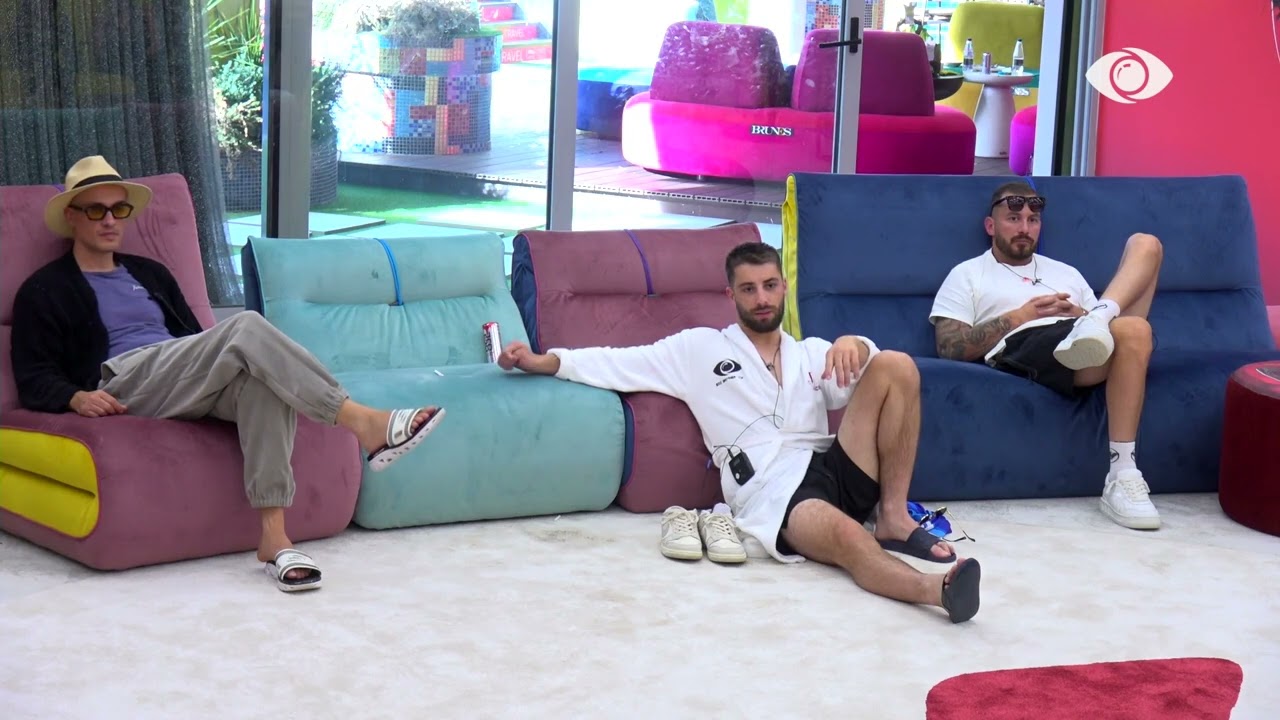 Zarf i Bardhë/ Banorët do të shkëlqejnë mbrëmjen e sotme nga Makeup Artist, Elona Balaj