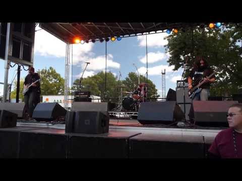 Gunner's Daughter - The Great Domestic Divide at Riot Fest 2013