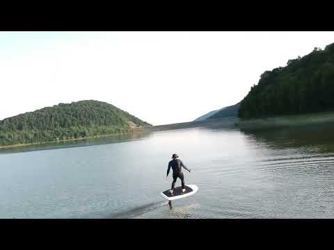 Sport acvatic inovator pe lacul Zetea din Harghita