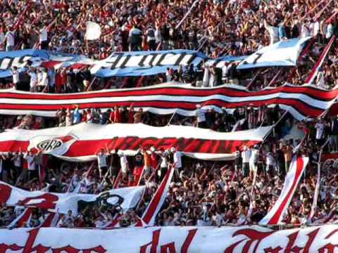 "Te llevamos en el corazon, te queremos ver salir campeon..." Barra: Los Borrachos del Tablón • Club: River Plate • País: Argentina