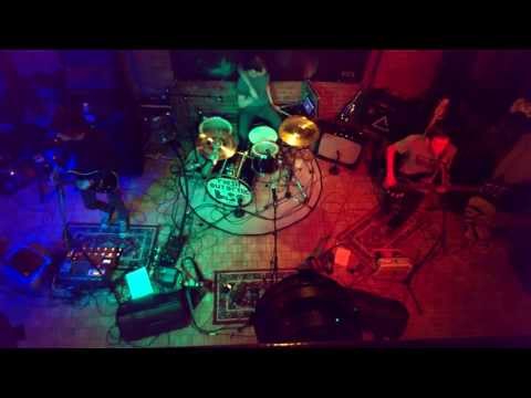 Fresh Out Of The Bus - Fresh Out Of The Bus - Intro + The Black One (live)