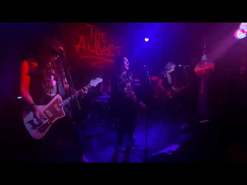 The DeRellas at The Albert, Brighton on Sat. 25/10/25.