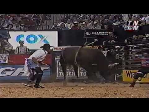 Mudslinger bucks Jason Bennett - 02 PBR Finals