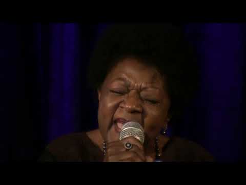 Alaíde Costa - Travessia (Milton Nascimento e Fernando Brandt)