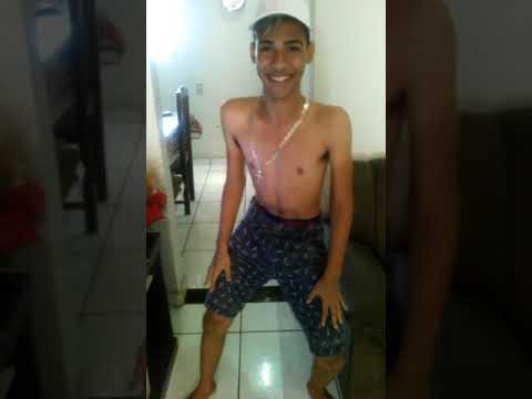 Victor alves dançando Bum bum batendo mc savinon