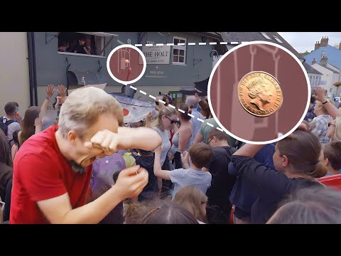 這個小鎮向人們扔硬幣。它們會傷人 (This town throws pennies at people. They hurt.)