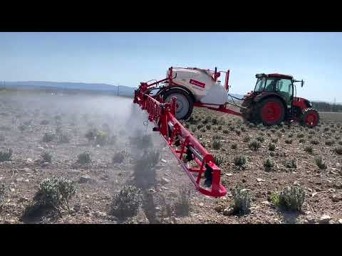 Пръскане на поле с лавандула с пръскачка Agromehanika - AGS 3000 EN-HP + 24 HPX и ISOBUS управление