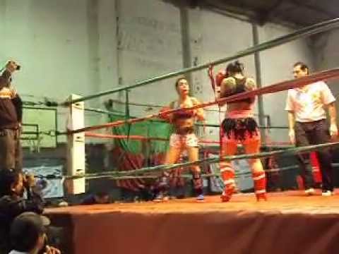 EL FUERTE KICK EVA JACOME VS ELIANA LA APACHE QUIROGA 3 ROUND DE KICK
