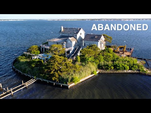 Camping In Abandoned Island Mansion