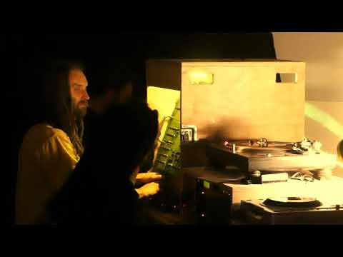 DUB IT IYAH #1 - STEPPADICT SOUND SYSTEM ▶ Ras Muffet "Trouble & Strife" [7" Jah Militant] ②