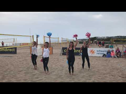 Beachvolleyballinnen können auch Cheerleading q.e.d.