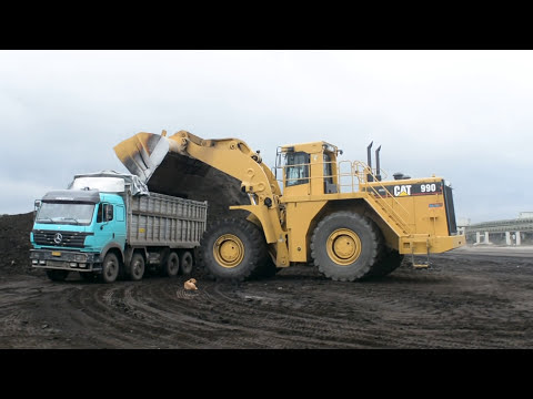 Caterpillar 990 Wheel Loader Loading Coal On Trucks