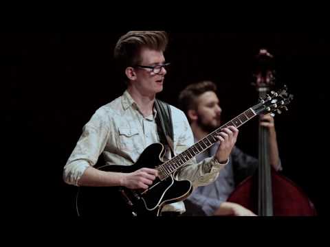 Łukasz Kokoszko solo over "Runaway"