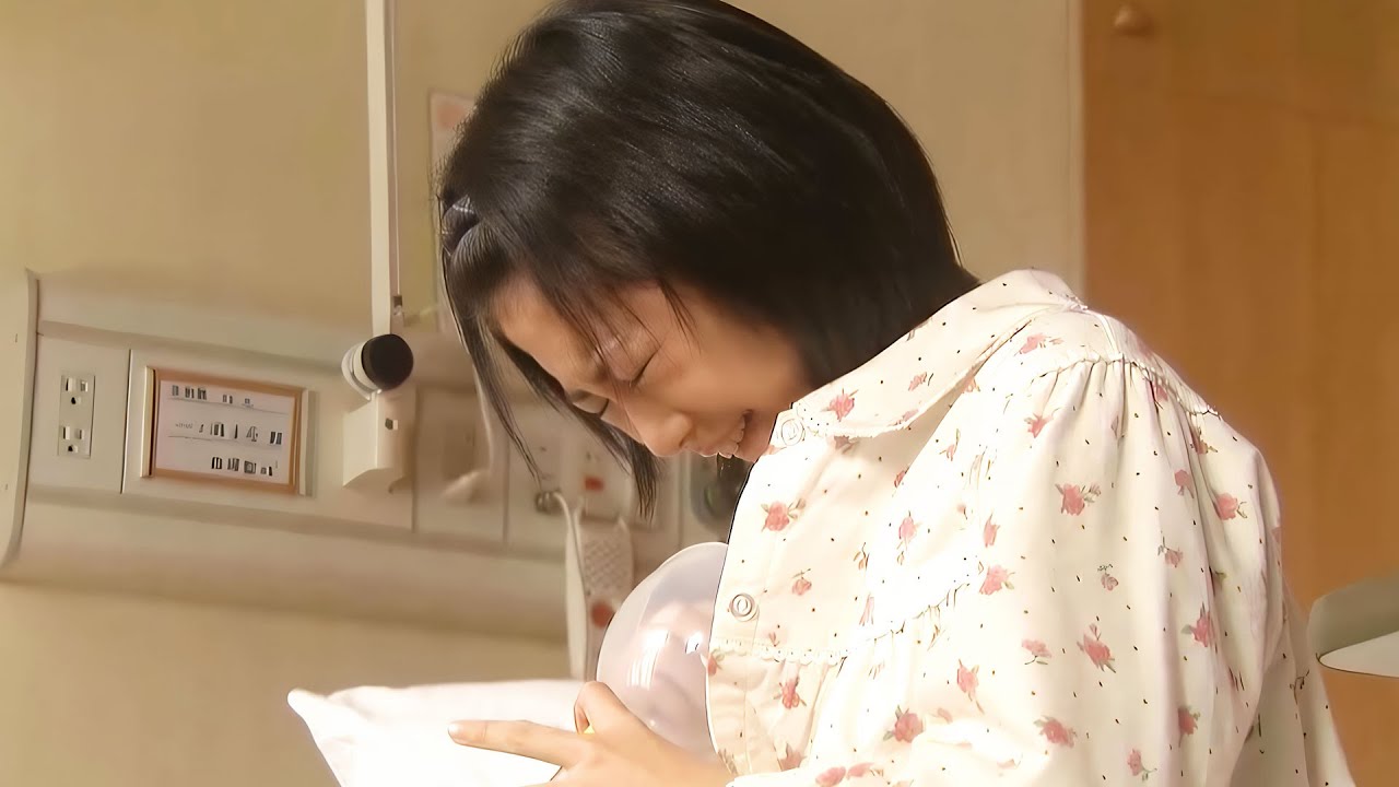 A fourteen-year-old girl became a single mother due to a moment of impulsiveness.