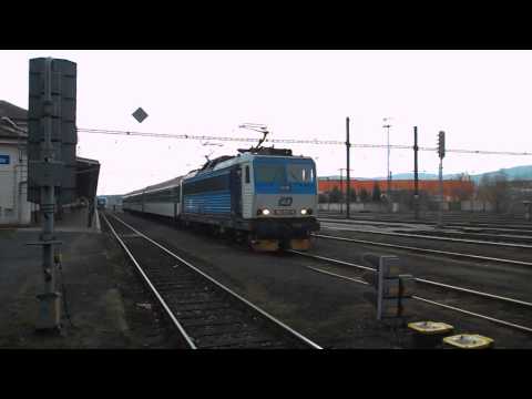 Příjezd a odjezd vlaku Os 7065 (dvě různé soupravy) - Chomutov, 22. 4. 2013