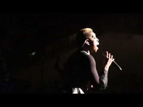 TAMELA MANN BACKGROUND SINGER Kea!! WOW!!