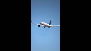 Download lagu ✈️ LIVE: Widebody & Narrowbody Action at the Gates|直播：宽体机与窄体机登机口动态 2026-10-12 21:59:03 mp3
