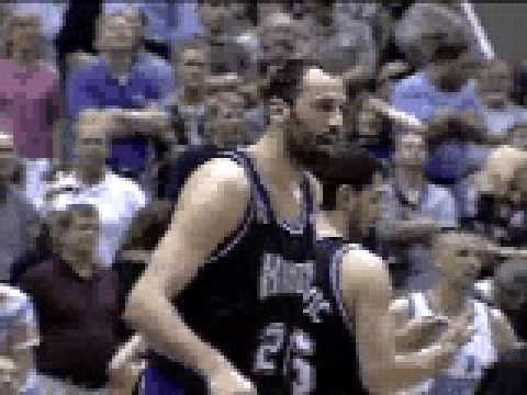 Vlade Divac with a three