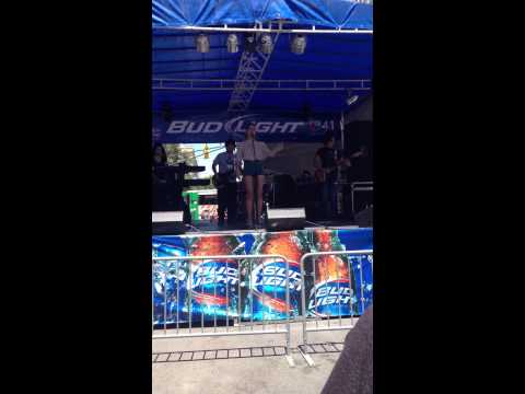 Yleana Wooten & Take Note Band.