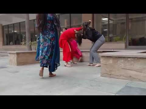 Girl's fight in Amity University campus 😉🥰🥰🤣 #malecontent #content #viral #fight #girl 