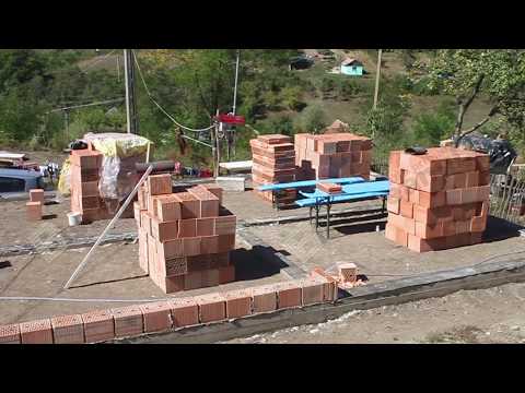 Englezii din accidentul de azi dimineata le construiau case săracilor din Viile Tecii