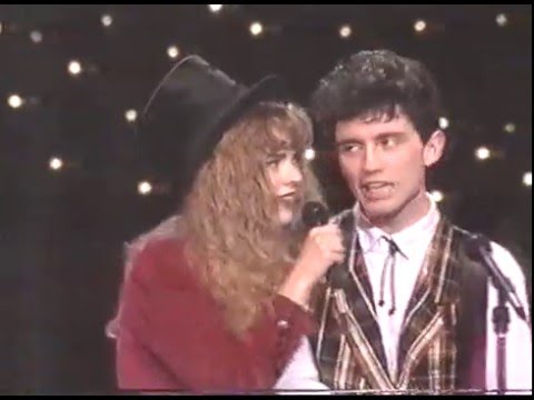 Alex y Cristina "Chas y aparezco a tu lado"