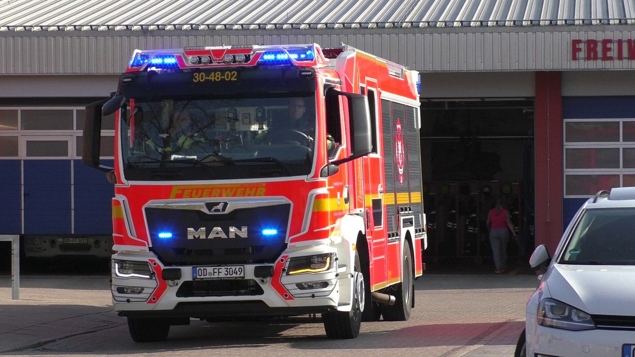 [Großalarm wegen einer Feuertonne] Einsatzfahrten Feuerwehr Bad Oldesloe