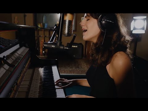 ELENI   l  Blackbird (Beatles Cover)