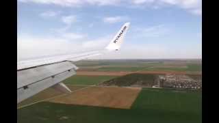 preview picture of video 'Aterrizaje vuelo ryanair en Villanubla Valladolid'