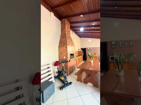 Ampla casa à venda, em São José SC