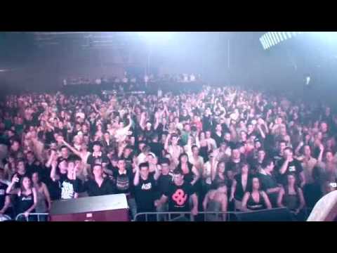 Dirty Workz @ Bassleader 2010 (Artists Aftermovie)
