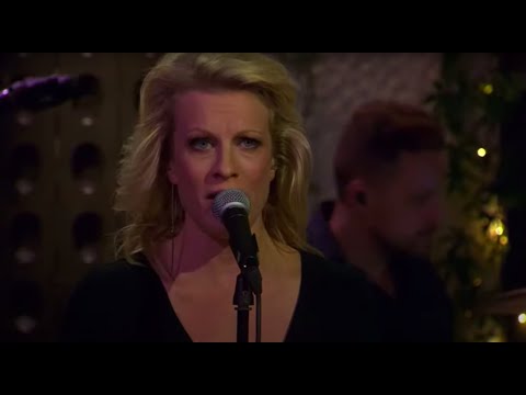 Laura Voutilainen - Forever yours (VE 6)