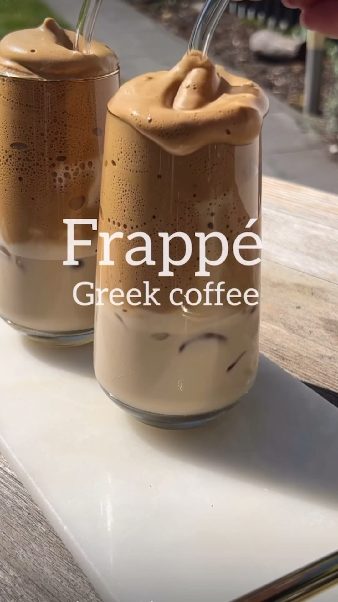 Selamat pagi, pecinta kopi! ☕️ Yuk, coba buat Frappe Greek Coffee di rumah, rasanya segar dan bikin semangat! ❤️
