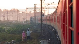 preview picture of video 'Early Morning Arrival at Amla Junction onboard Indore-Yesvantpur Pooja Special'