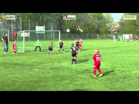 Oskar Schwarz gewinnt das Tor des Monats April 2015.