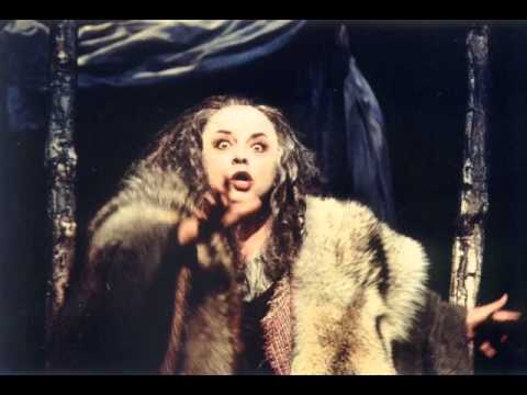 Ewa Podleś as Ulrica foresees the Murder of Riccardo