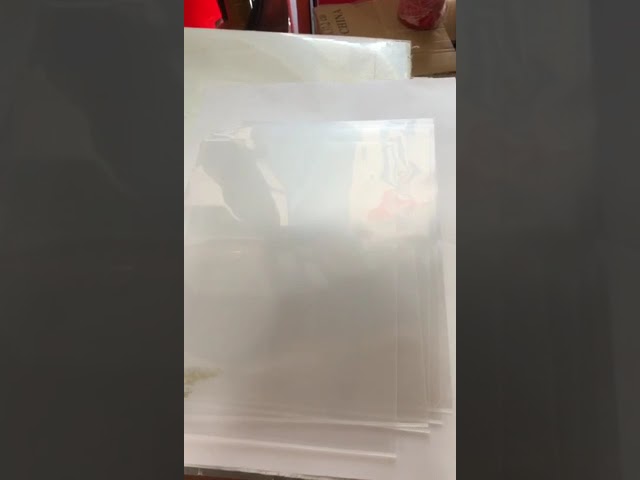 Vídeo relacionado con POUMUE 36 Transparente Bolsillos Para Documentos, Portadocumentos Plastico A4 con Botones, Folders Transparentes A4 para La Escuela y Material de Oficina, Carpeta con Transparentes