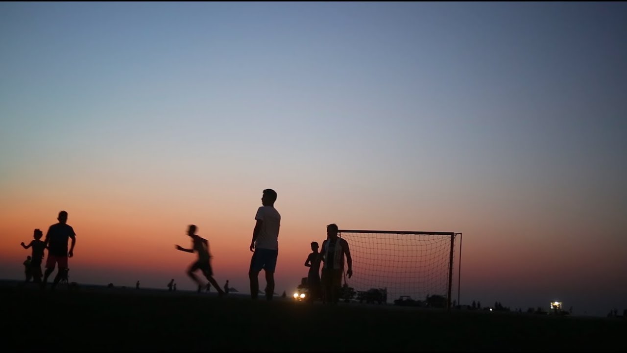 Miniature de la vidéo JE NE SAIS PAS SI C'EST TOUT LE MONDE - Bande Annonce [VF] du film Je ne sais pas si c'est tout le monde