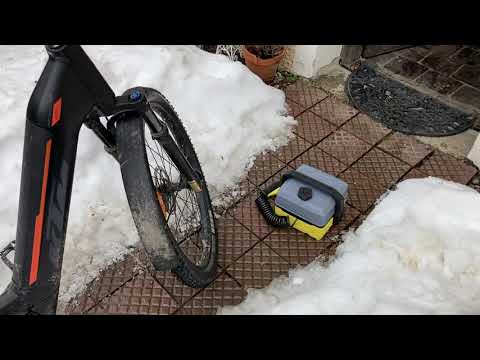 Erste Reinigung des KTM 271 LFC mit dem Kärcher Mobile Cleaner OC3