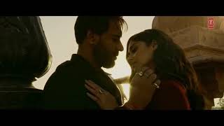 Baadshaho Movie Kissing Scene Ajay Devgan and Ilen