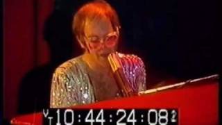 10 - Don&#39;t Let The Sun Go Down On Me - Elton John - Live at The Hammersmith Odeon 24-12-1974