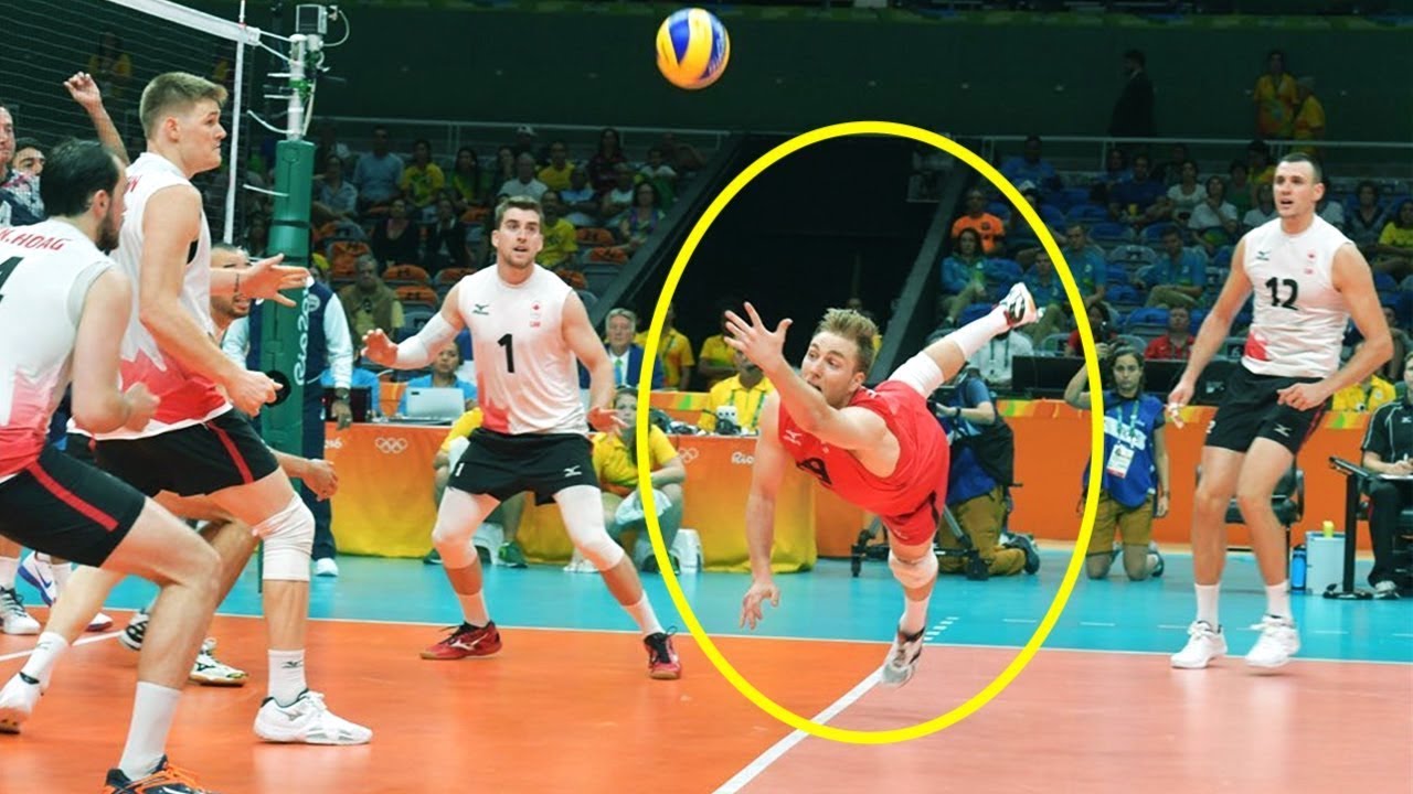【バレーボール】超反応で奇跡のレシーブ！絶対にボールを床につけない【スーパープレイ】Best Volleyball Digs