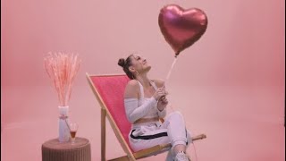 Musik-Video-Miniaturansicht zu Better Now Songtext von Arina
