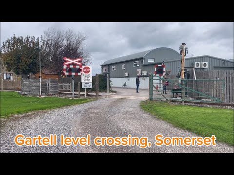 Train wheel-slips & crossing times out at Gartell level crossing, Somerset 